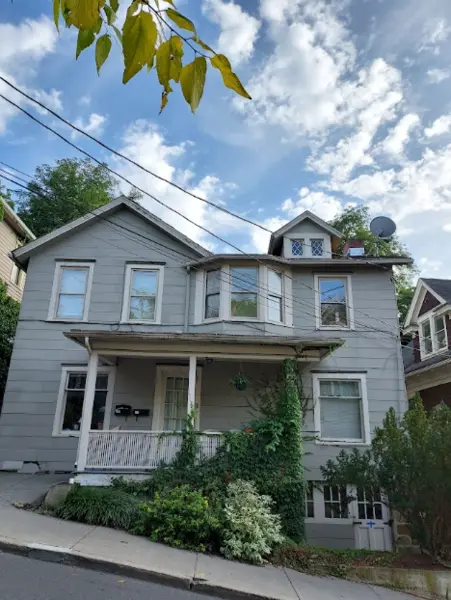 Great 1 bed apartment with private entrance and close to campus