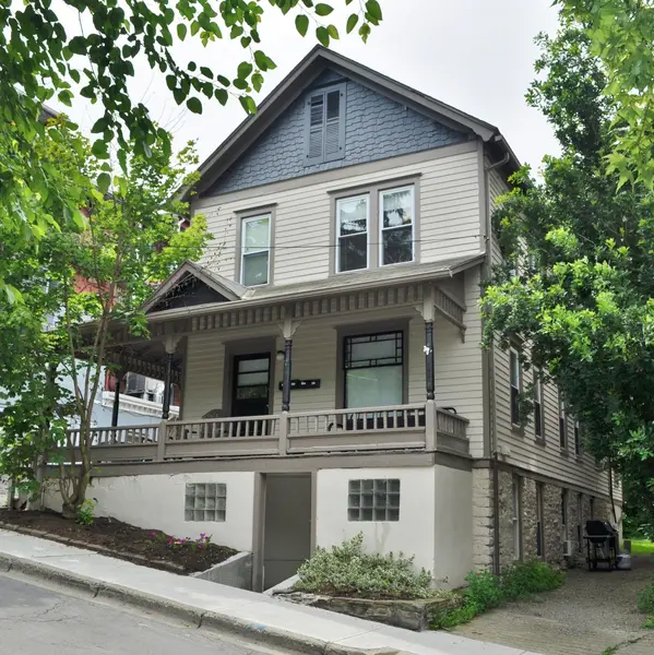 Very spacious 1 bed with a study apartment right next to campus with a private entrance