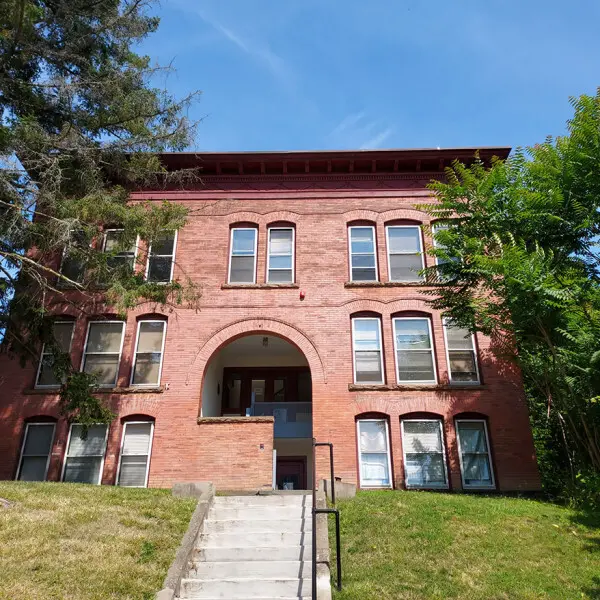 Newly Renovated 3 Bed Apartment