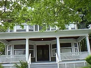 Very large 1 bed apartment with hardwood floors and lots of natural light
