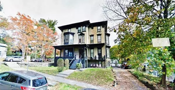 $800 / 1 bedroom in a 3 bedroom apartment in Historic House (111 Osmun Place) 